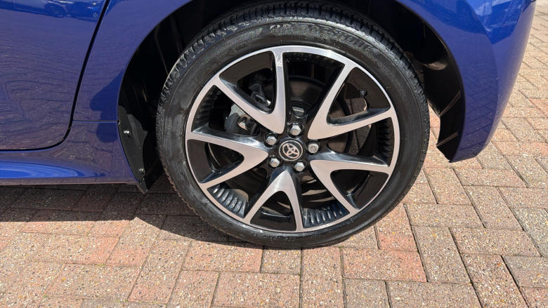 Toyota Yaris 1.5 Hybrid Dynamic 5dr CVT Hybrid Hatchback
